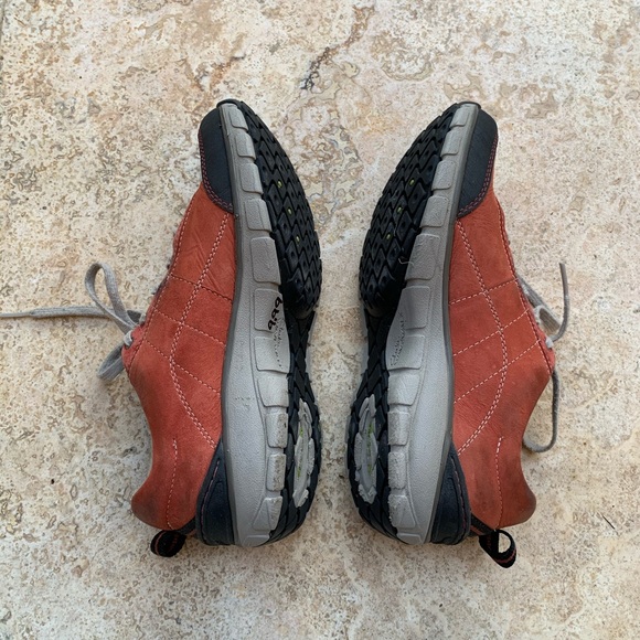 CLARKS Wavewalk Waterproof Sneakers 7M - Picture 4 of 8